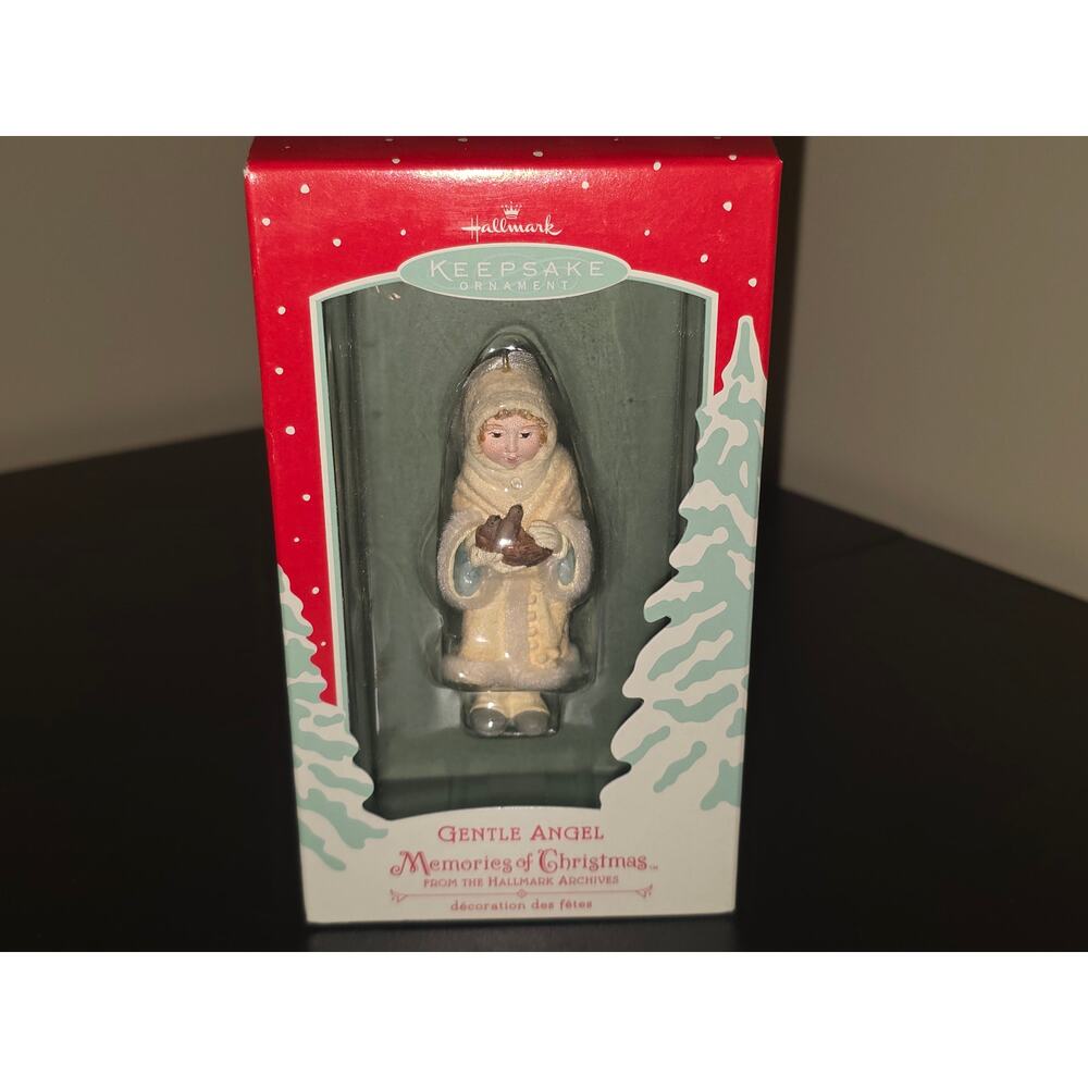 Hallmark Keepsake Gentle Angel Memories Of Christmas Tree‎ Ornament 3.5" 2002